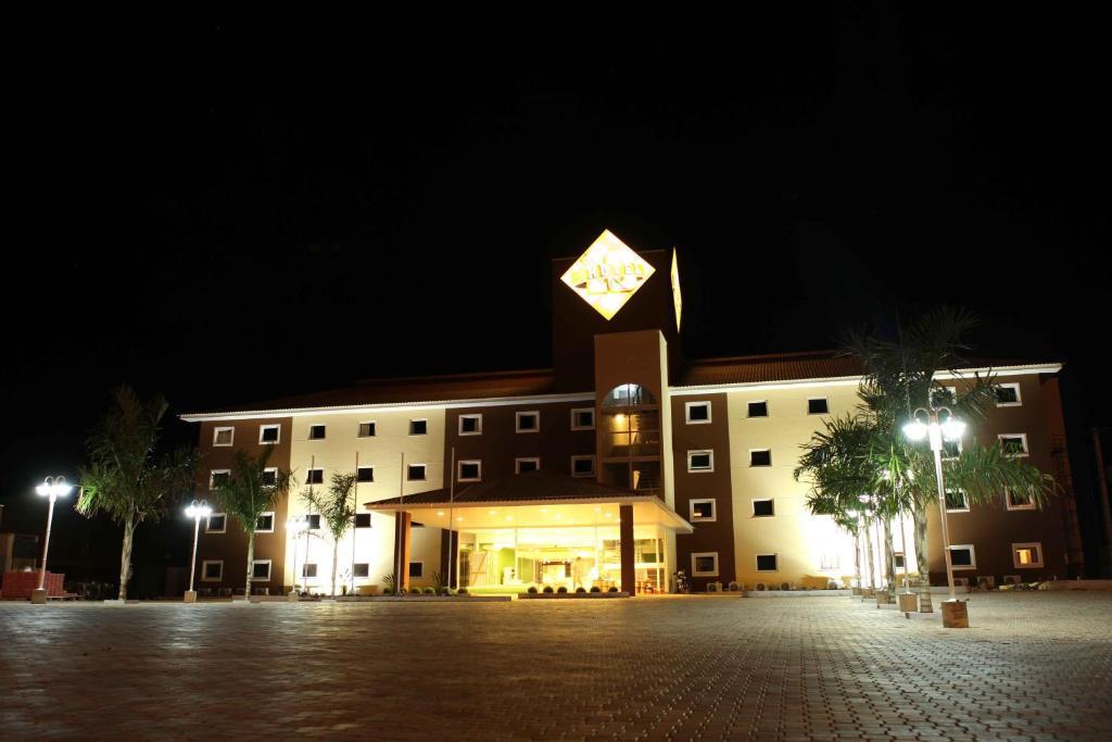 Hotel 10 Dourados Exterior photo